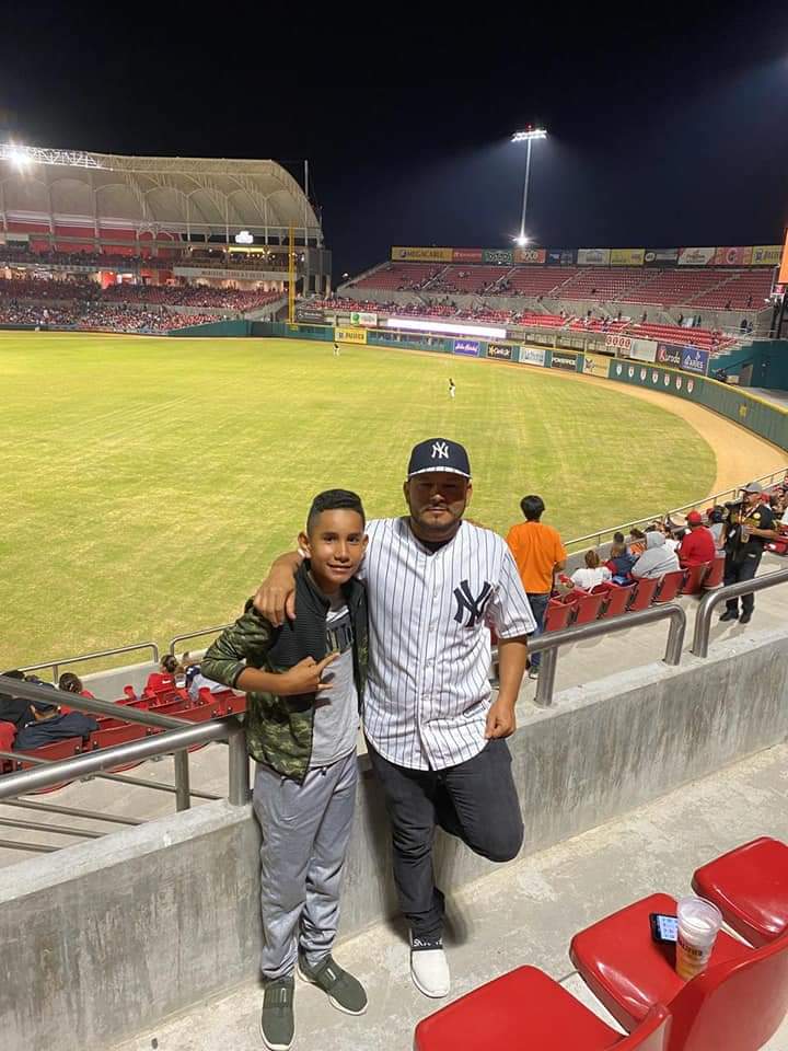 Aficionados viven la emoción del beisbol en Mazatlán - Punto MX