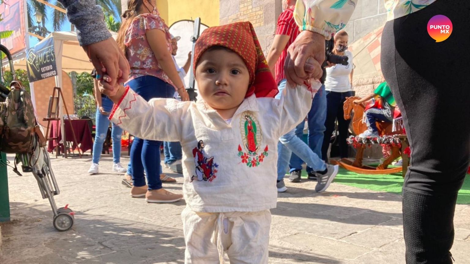 Vestidos de 'inditos' y 'morenitas' acuden a la Virgen de Guadalupe - Punto  MX