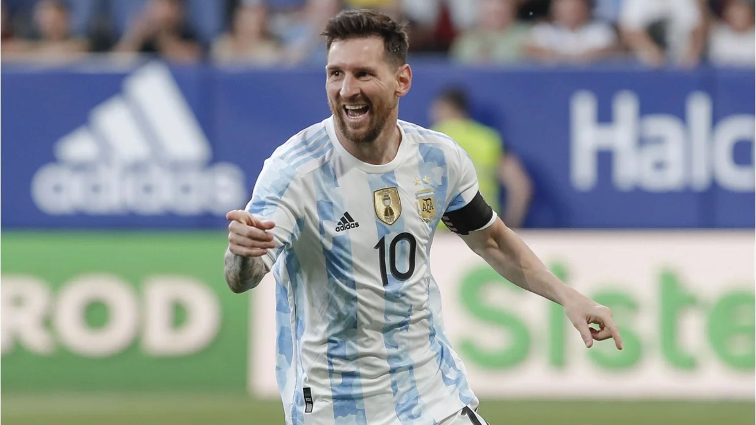 Es un placer ver a Messi, es patrimonio del futbol mundial Scaloni