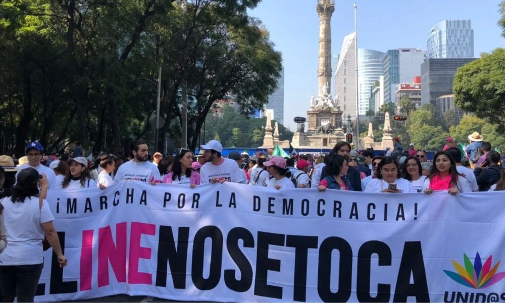 Así se lleva a cabo la marcha en defensa del INE en el país  Punto MX