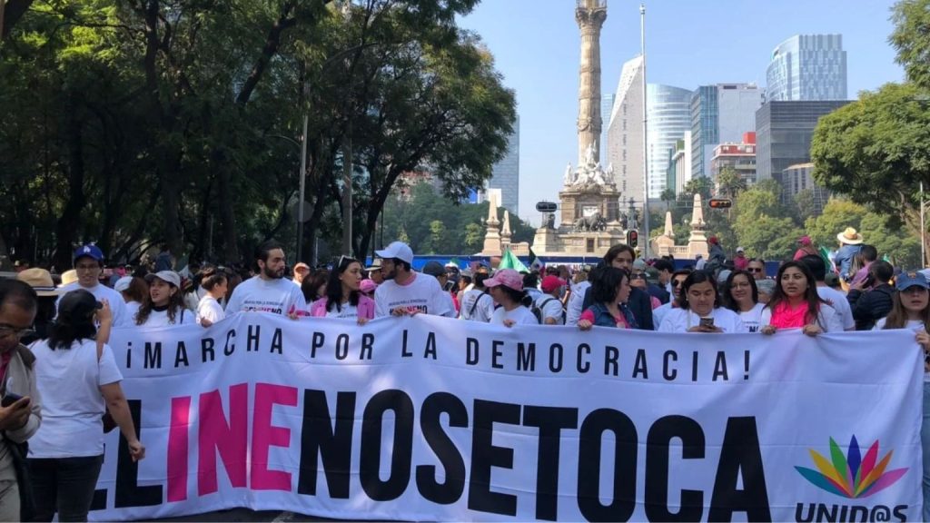Así se lleva a cabo la marcha en defensa del INE en el país Punto MX