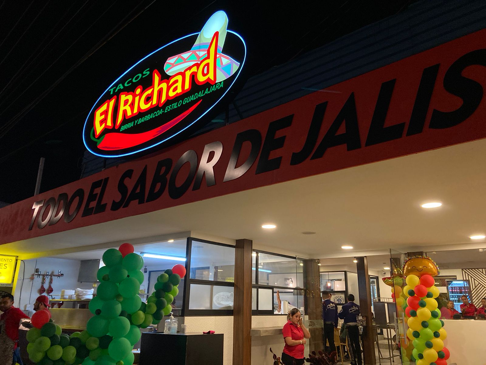 Tacos Richard se posiciona en Mazatlán y abre una tercera sucursal - Punto  MX