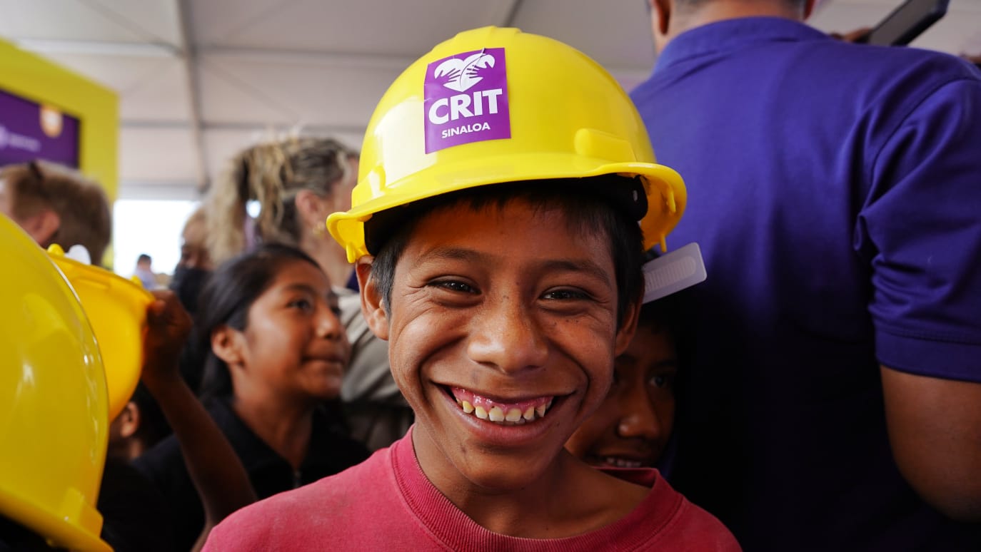 Entre sueños y esperanza colocan primera piedra del CRIT Teletón ...