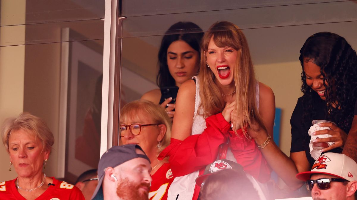 TAYLOR SWIFT SUPER BOWL