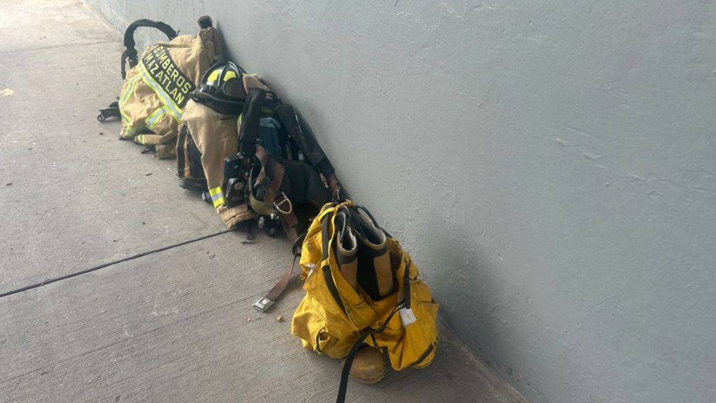 BOMBEROS DE PONEN PILAS