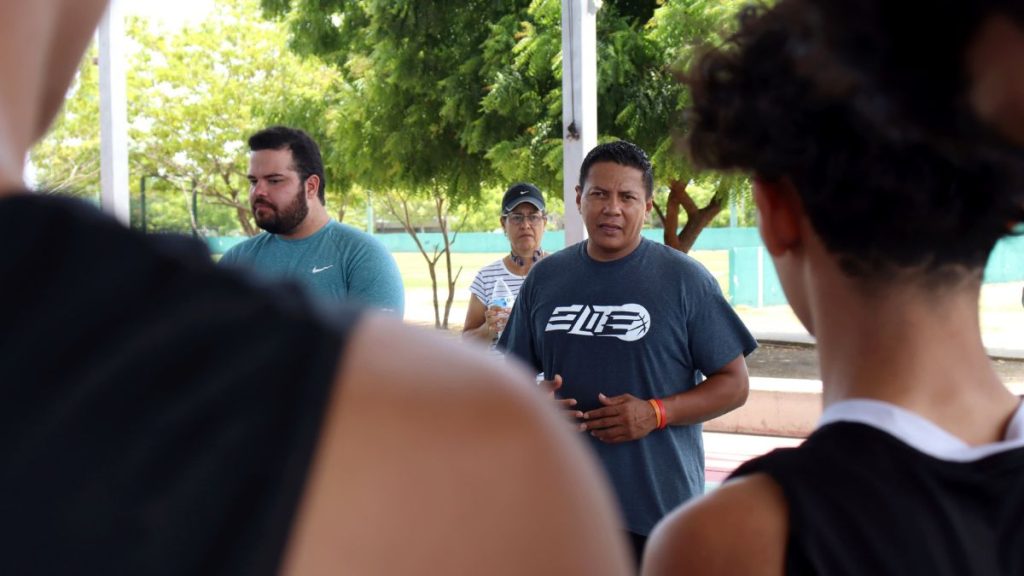 ENTRENADORES DE BASQUETBOL