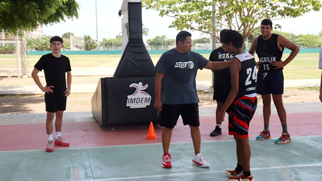 ENTRENADORES DE BASQUETBOL