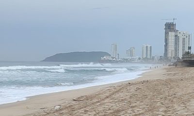 OLEAJE EN PLAYAS MAZATLECAS