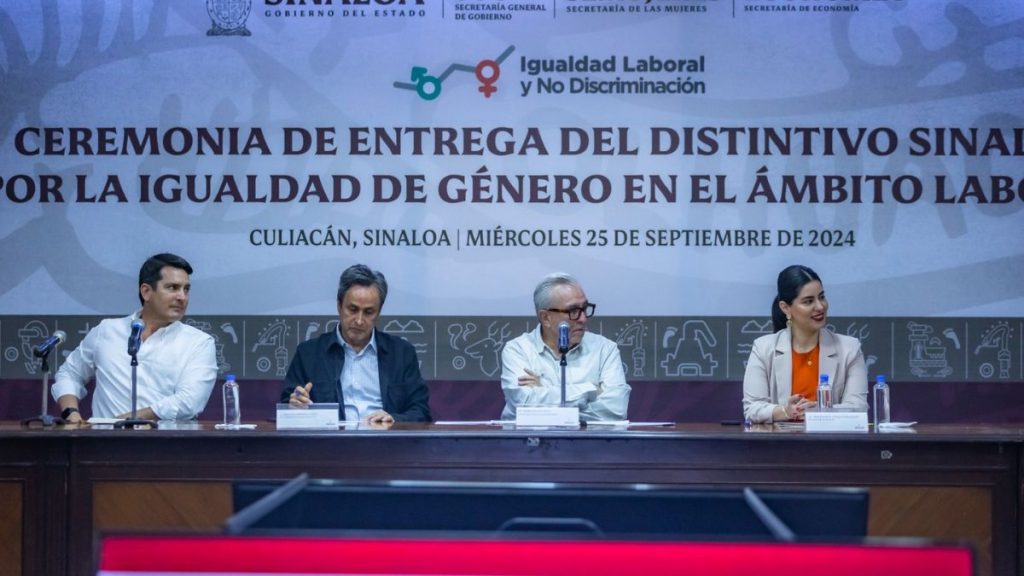 GRUPO ARHE RECIBE DISTINTIVO