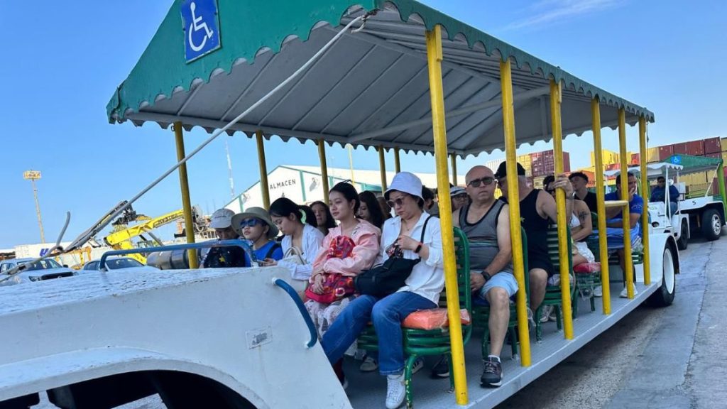 MAZATLÁN RECIBE MILES TURISTAS