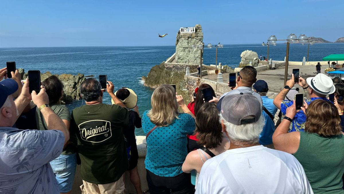 MAZATLÁN RECIBE MILES TURISTAS