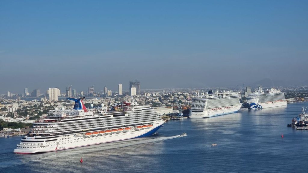 MAZATLÁN CIERRA GRANDE CRUCEROS