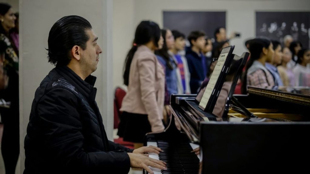PEQUEÑAS VOCES GRANDES SUEÑOS