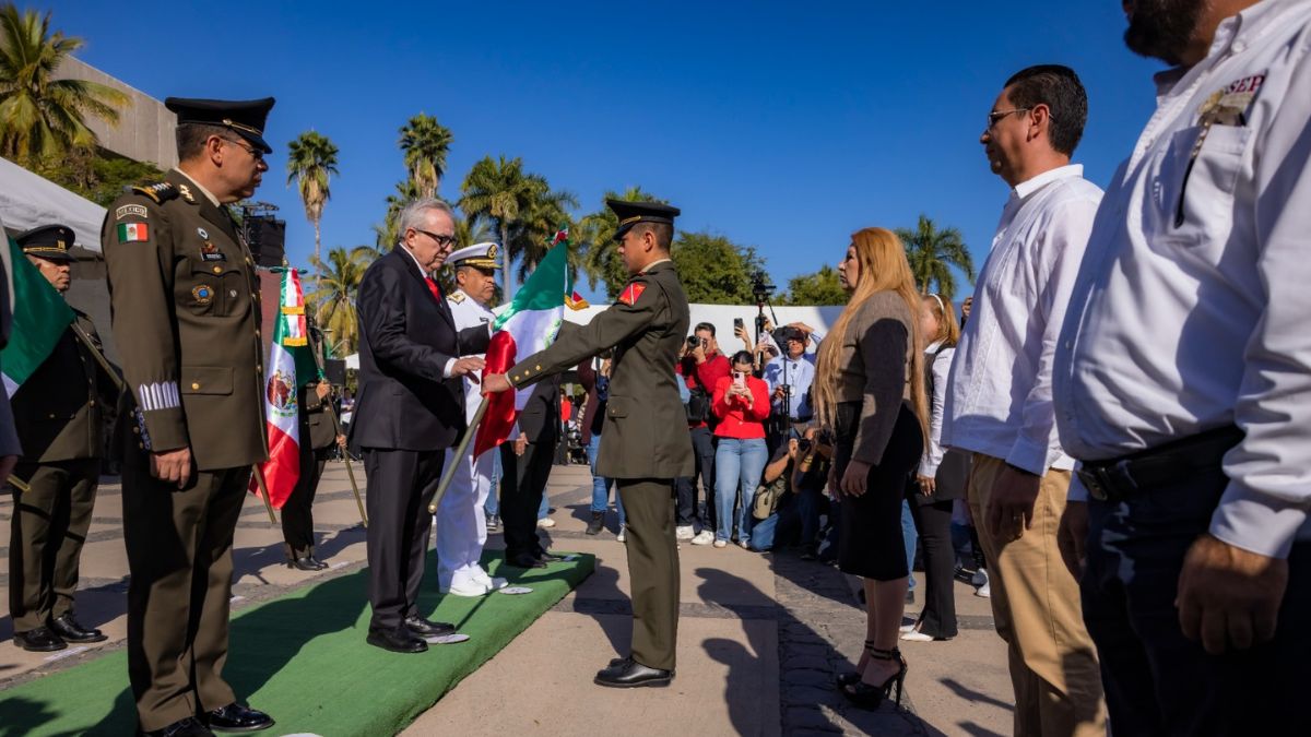 CONMEMORAN DÍA BANDERA NACIONAL