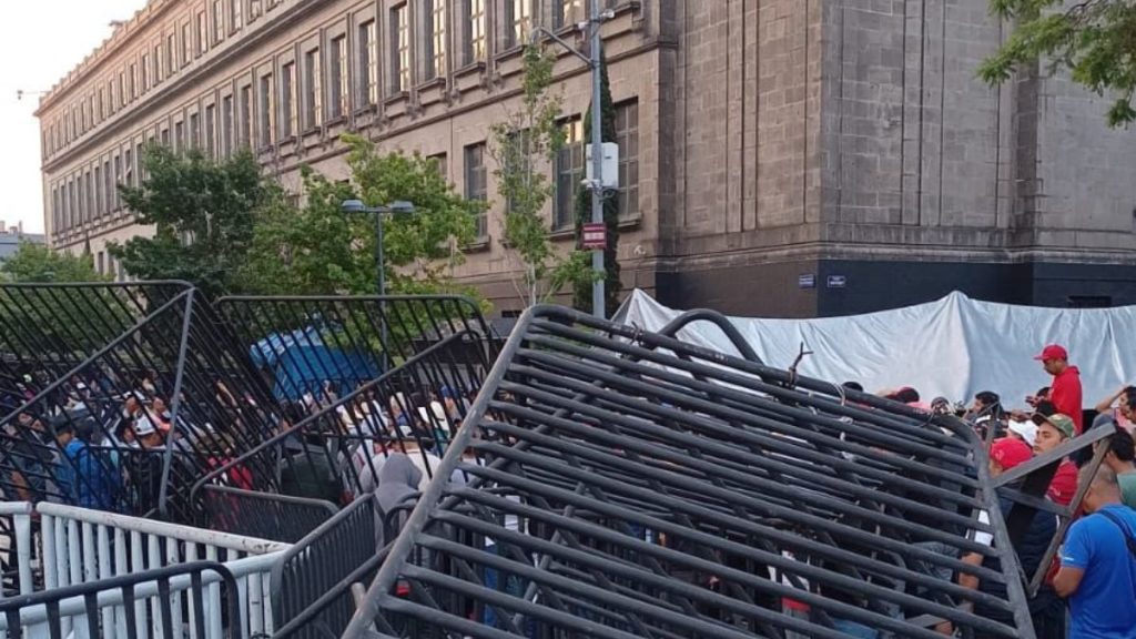BLOQUEA CNTE PALACIO NACIONAL