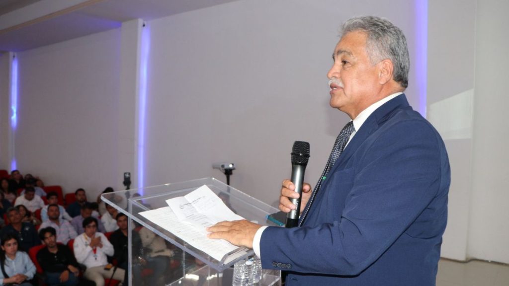 DR. LUIS MIGUEL FLORES CAMPAÑA