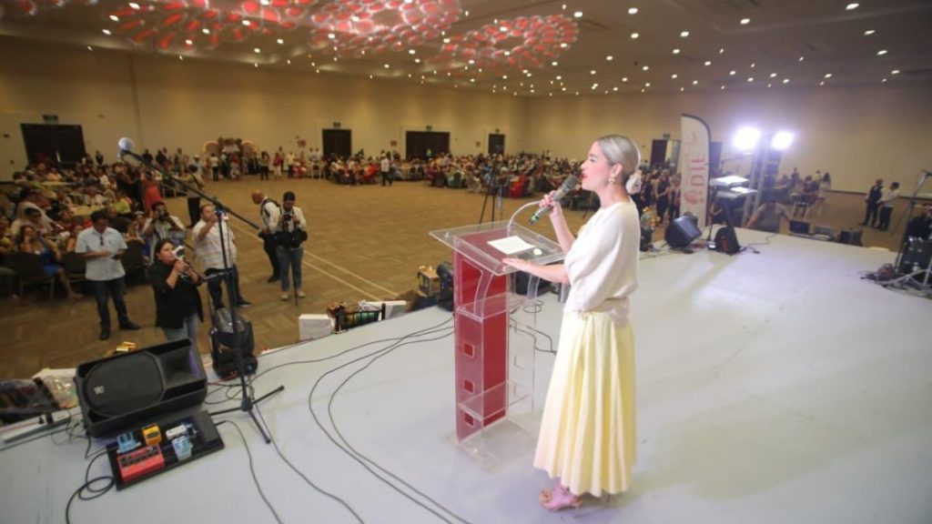 ESTRELLA CELEBRA A ABUELOS