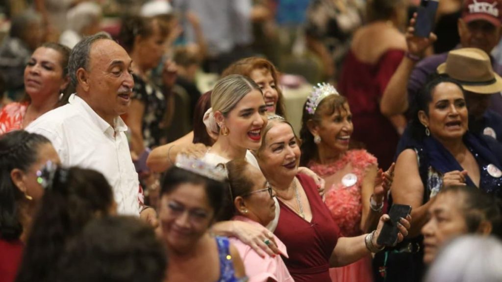 ESTRELLA CELEBRA A ABUELOS