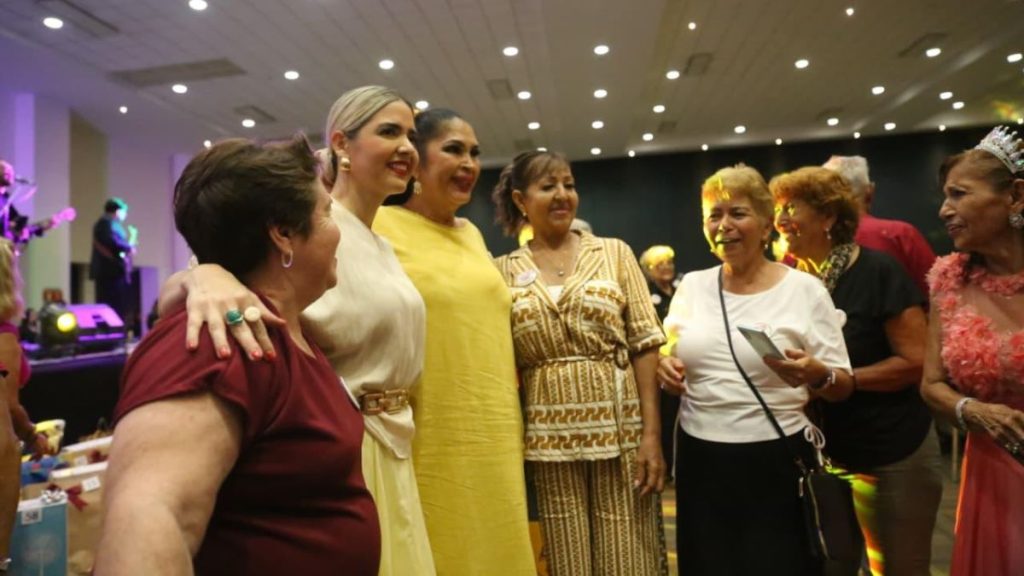 ESTRELLA CELEBRA A ABUELOS