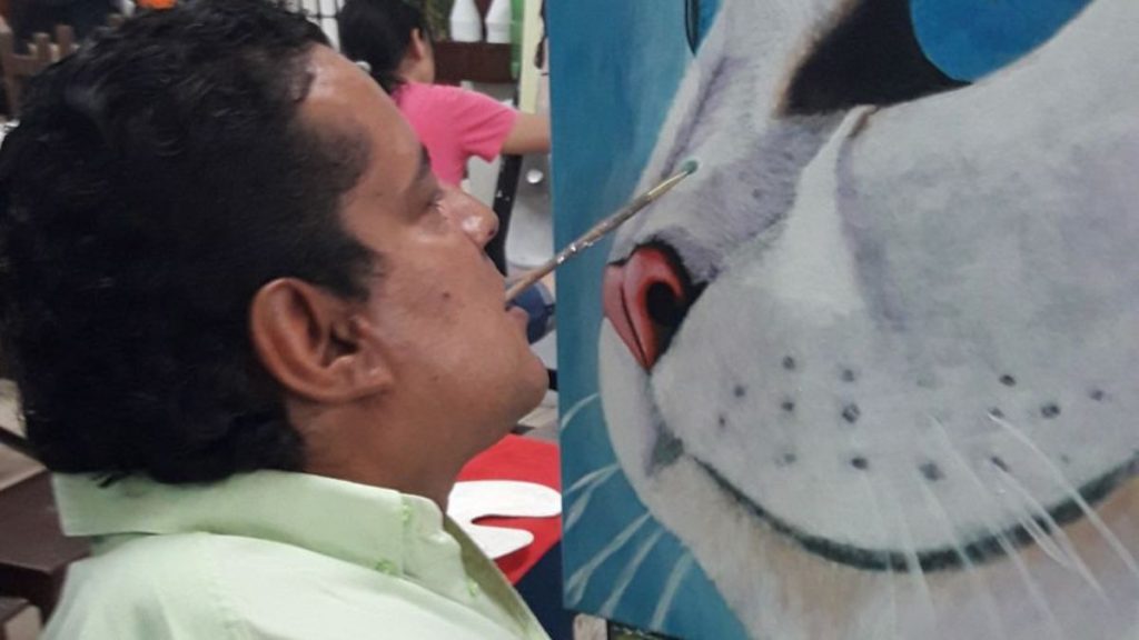 DEMOSTRACIÓN PINTURA CON BOCA