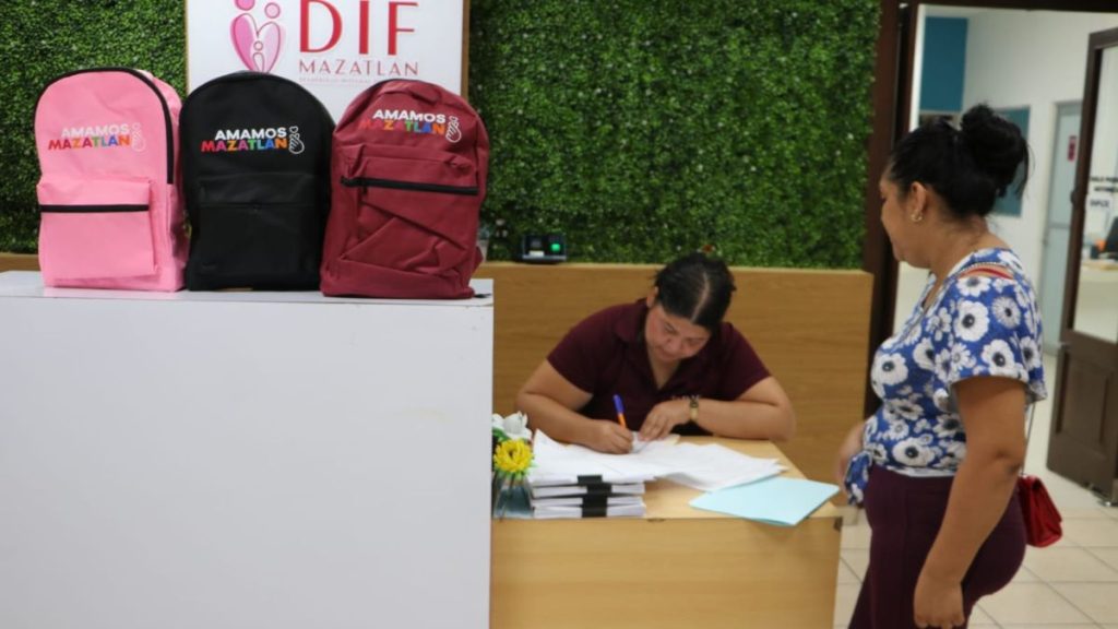 ENTREGA MOCHILAS GOBIERNO DE MAZATLÁN