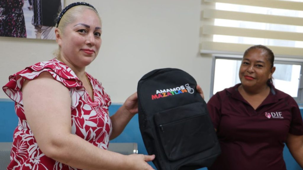 ENTREGA MOCHILAS GOBIERNO DE MAZATLÁN