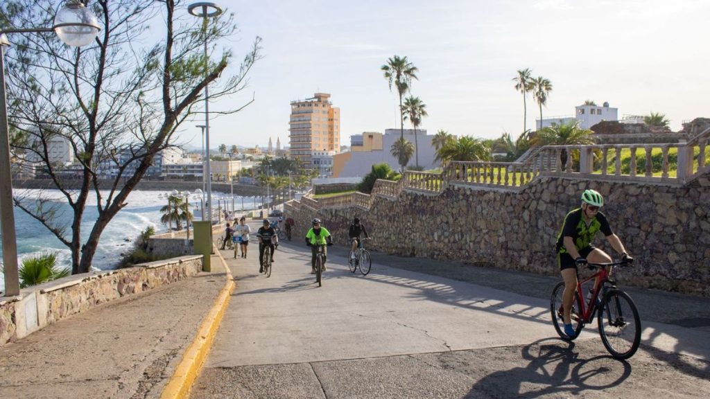 MUEVEN A JÓVENES SINALOENSES