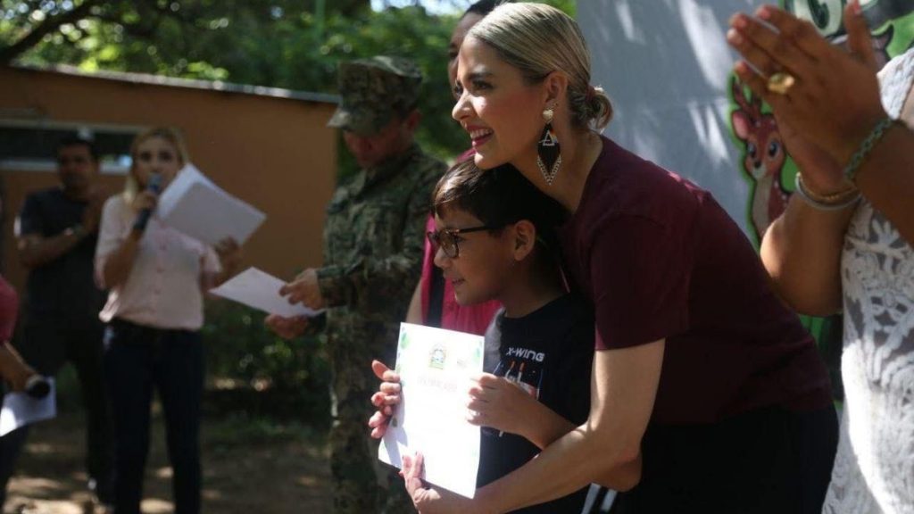 PERROS GATOS TIENEN HOGAR