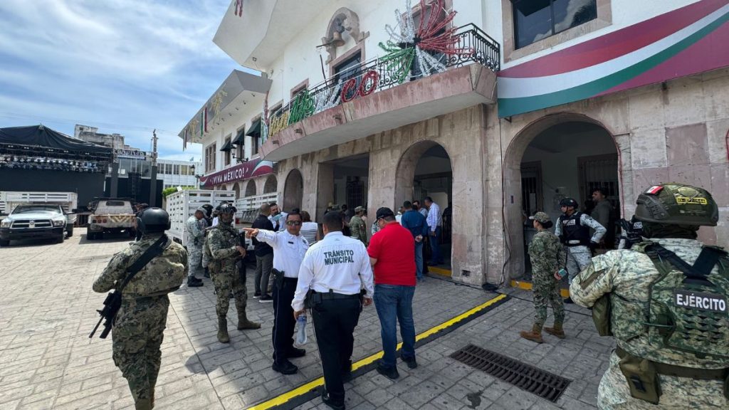 SUPERVISA ALCALDESA GRITO MAZATLÁN