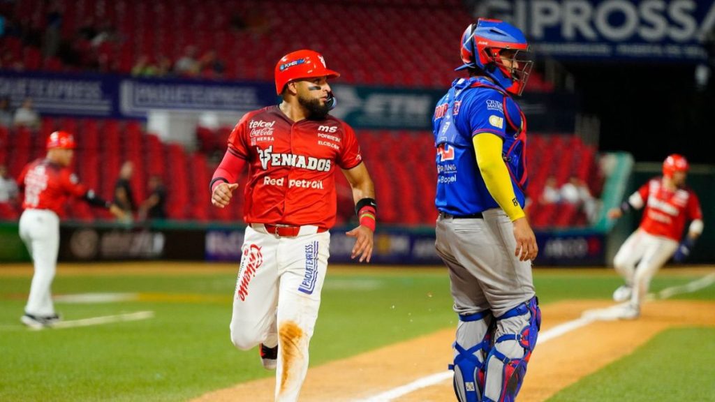 VENADOS APLASTADOS POR JALISCO