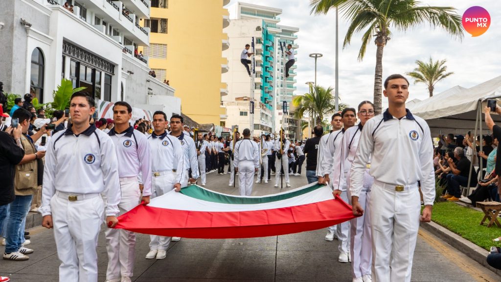 DESFILE REVOLUCIONARIO MALECÓN MAZATLÁN