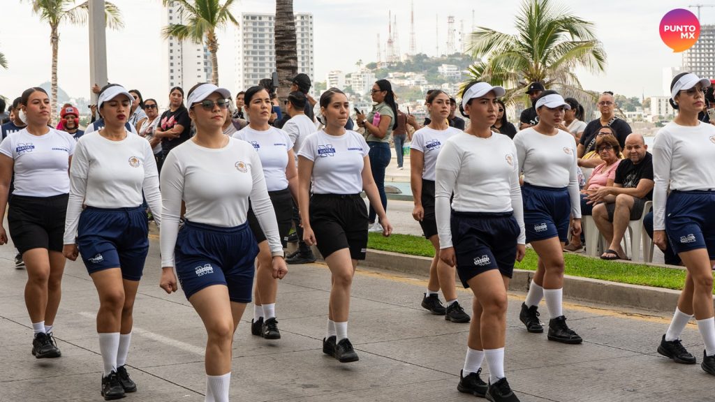 DESFILE REVOLUCIONARIO MALECÓN MAZATLÁN