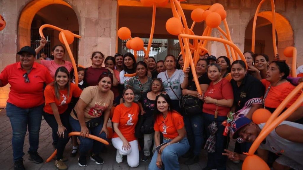 MAZATLÁN SE ILUMINA NARANJA