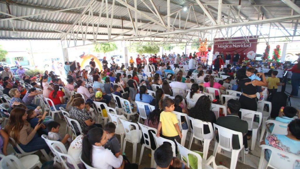 ADELANTAN NAVIDAD EN SIQUEROS