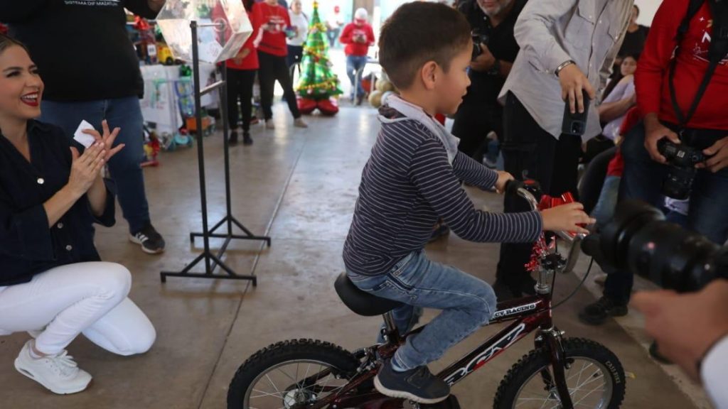 ADELANTAN NAVIDAD EN SIQUEROS