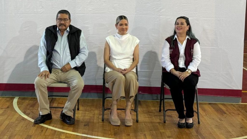 MAZATLÁN BECA RITA CETINA