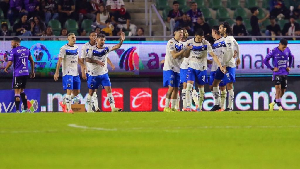 MAZATLÁN DERRUMBA ANTE RAYADOS