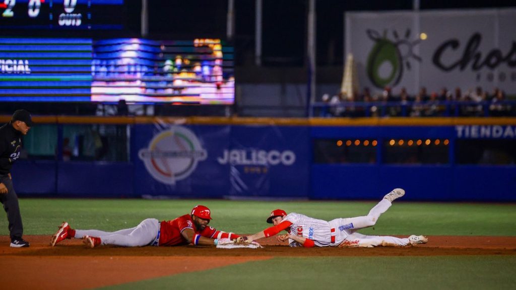 MÉXICO ROJO CAE DOMINICANA