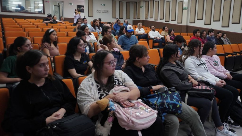 ELLAS HABLAN RADIO UAS