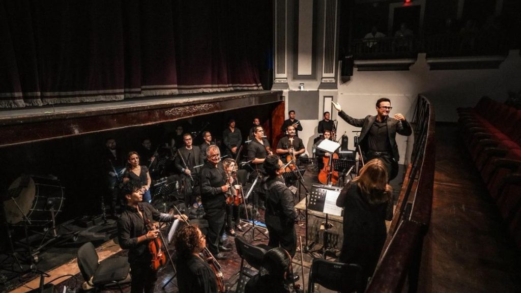 BAILE MÁSCARAS PÚBLICO MAZATLECO