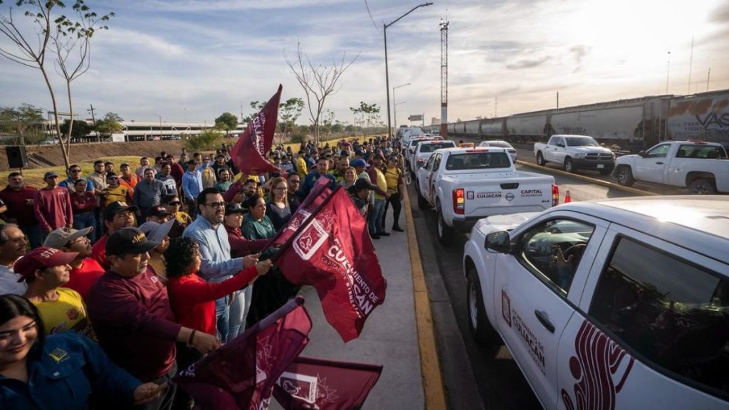 ENTREGA ALCALDE VEHÍCULOS EQUIPAMIENTO