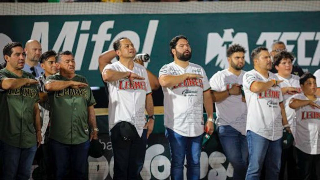 LEONES ARRANCA ENTRE FAMILIA