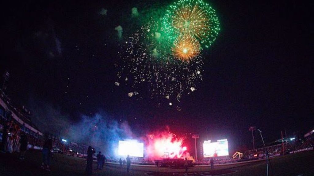 LEONES ARRANCA ENTRE FAMILIA