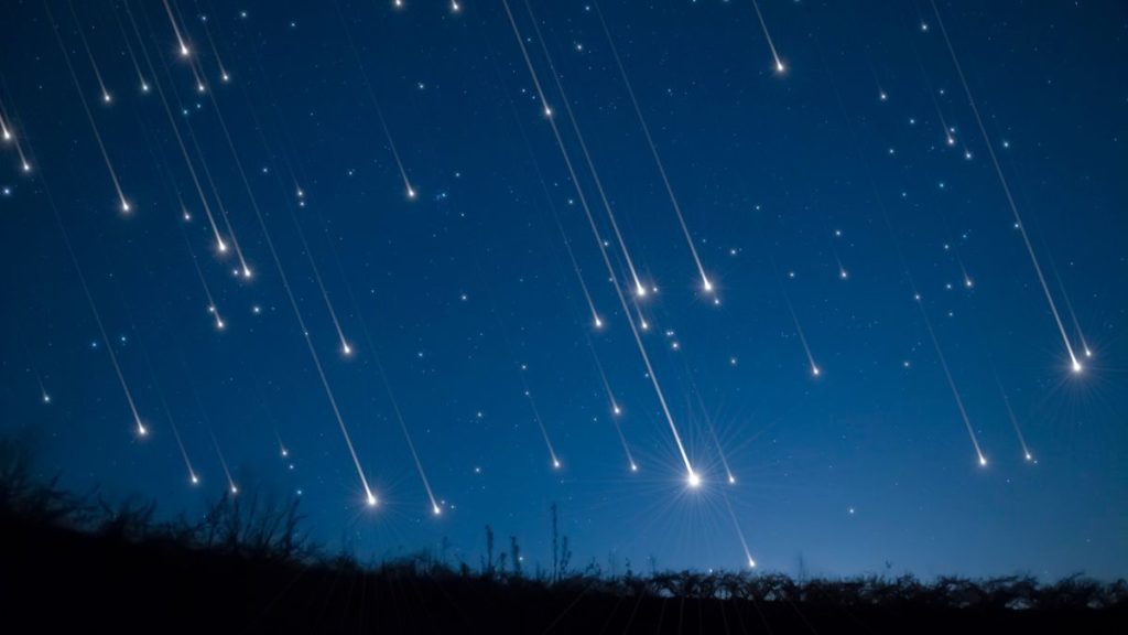 LUNA AZUL LLUVIA METEOROS