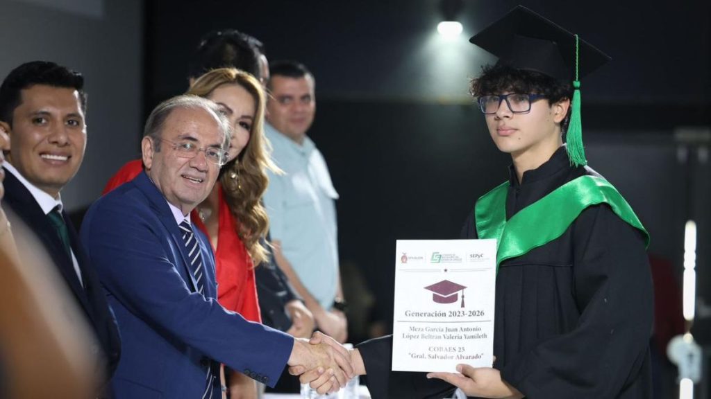 EGRESADOS COBAES DOBLE CERTIFICADO