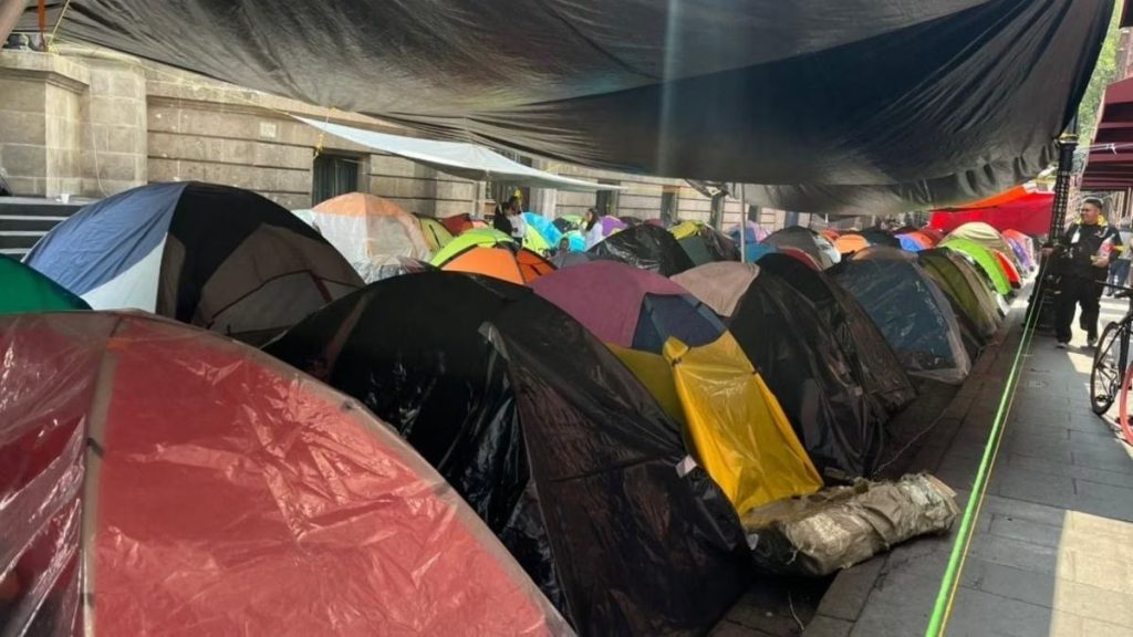 RETIRA CNTE PLANTÓN CDMX